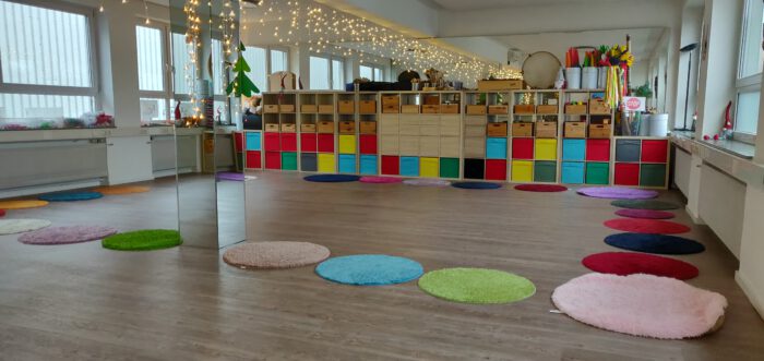 Weihnachtszauber und Glöckchen 2024 - Musikgarten 1  (12 bis 36 Monate) Kind mit Begleitperson – Bild 3